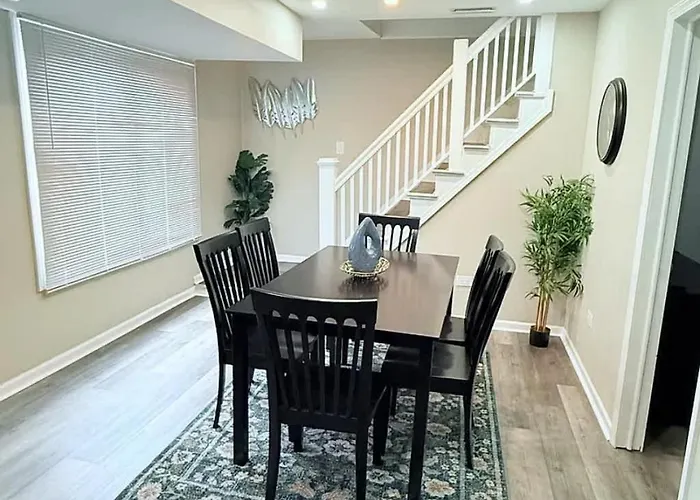 Spacious 5 Bed 2 Bath House *